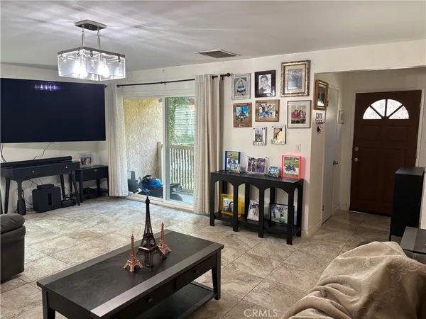 $565,000 | 17131 Roscoe Boulevard, Unit 10, Northridge, CA 91325