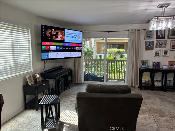 $565,000 | 17131 Roscoe Boulevard, Unit 10, Northridge, CA 91325