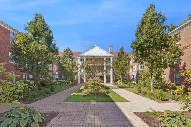 $224,900 | 2252 Sherman Avenue, Unit 2, Evanston, IL 60201