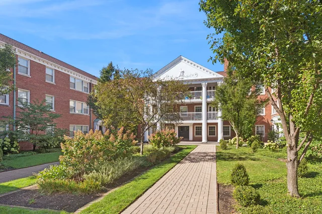$224,900 | 2252 Sherman Avenue, Unit 2, Evanston, IL 60201