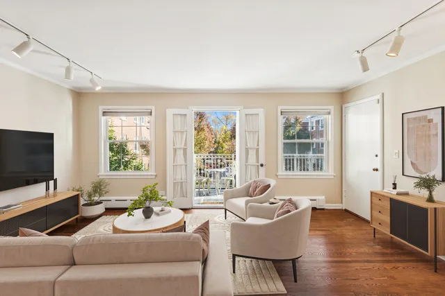 $224,900 | 2252 Sherman Avenue, Unit 2, Evanston, IL 60201