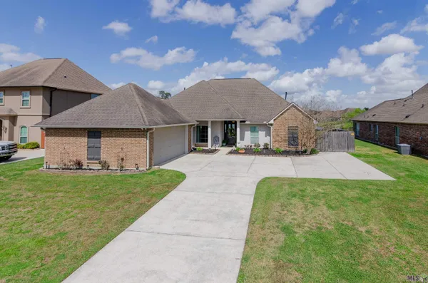$355,000 | 8685 Sandpiper Street, Denham Springs, LA 70706