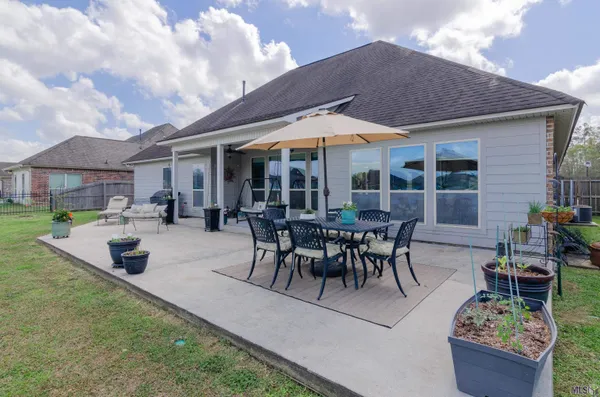 $355,000 | 8685 Sandpiper Street, Denham Springs, LA 70706