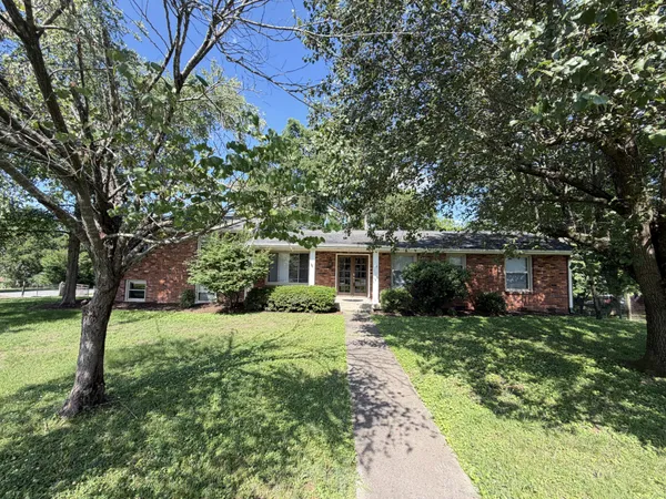 $2,195 | 118 Rebecca Drive, Hendersonville, TN 37075