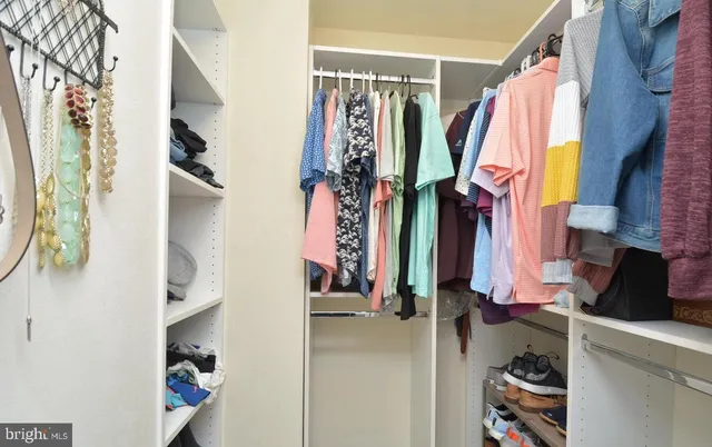 $2,300 | 3312 Wyndham Circle, Unit 107, Alexandria, VA 22302