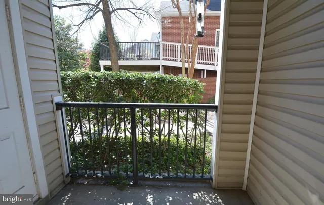 $2,300 | 3312 Wyndham Circle, Unit 107, Alexandria, VA 22302
