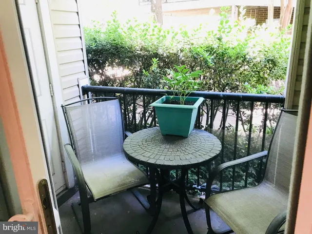 $2,300 | 3312 Wyndham Circle, Unit 107, Alexandria, VA 22302