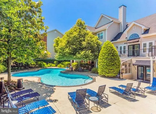 $2,300 | 3312 Wyndham Circle, Unit 107, Alexandria, VA 22302