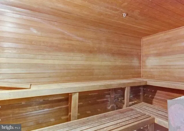 $2,300 | 3312 Wyndham Circle, Unit 107, Alexandria, VA 22302