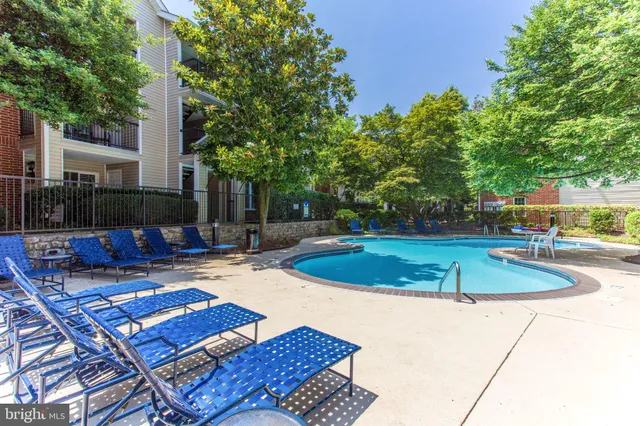 $2,300 | 3312 Wyndham Circle, Unit 107, Alexandria, VA 22302