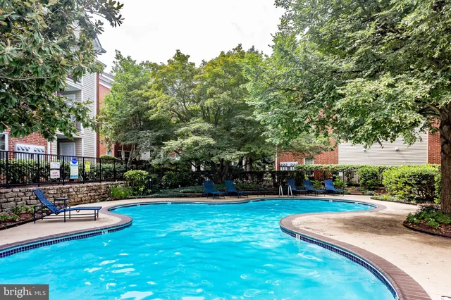 $2,300 | 3312 Wyndham Circle, Unit 107, Alexandria, VA 22302