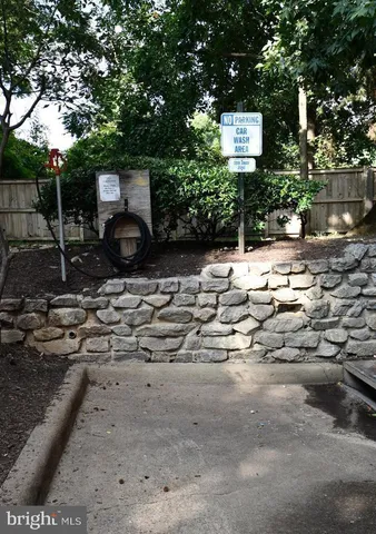 $2,300 | 3312 Wyndham Circle, Unit 107, Alexandria, VA 22302