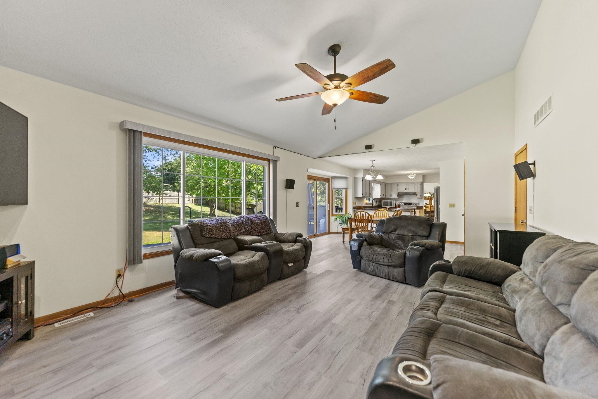 1162 Butler Road Rockford, IL 61108 - Photo 4 of 43