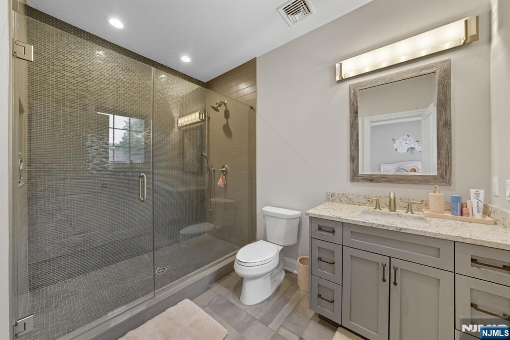 146 Stuart Street Paramus, NJ 07652 - Photo 38 of 45