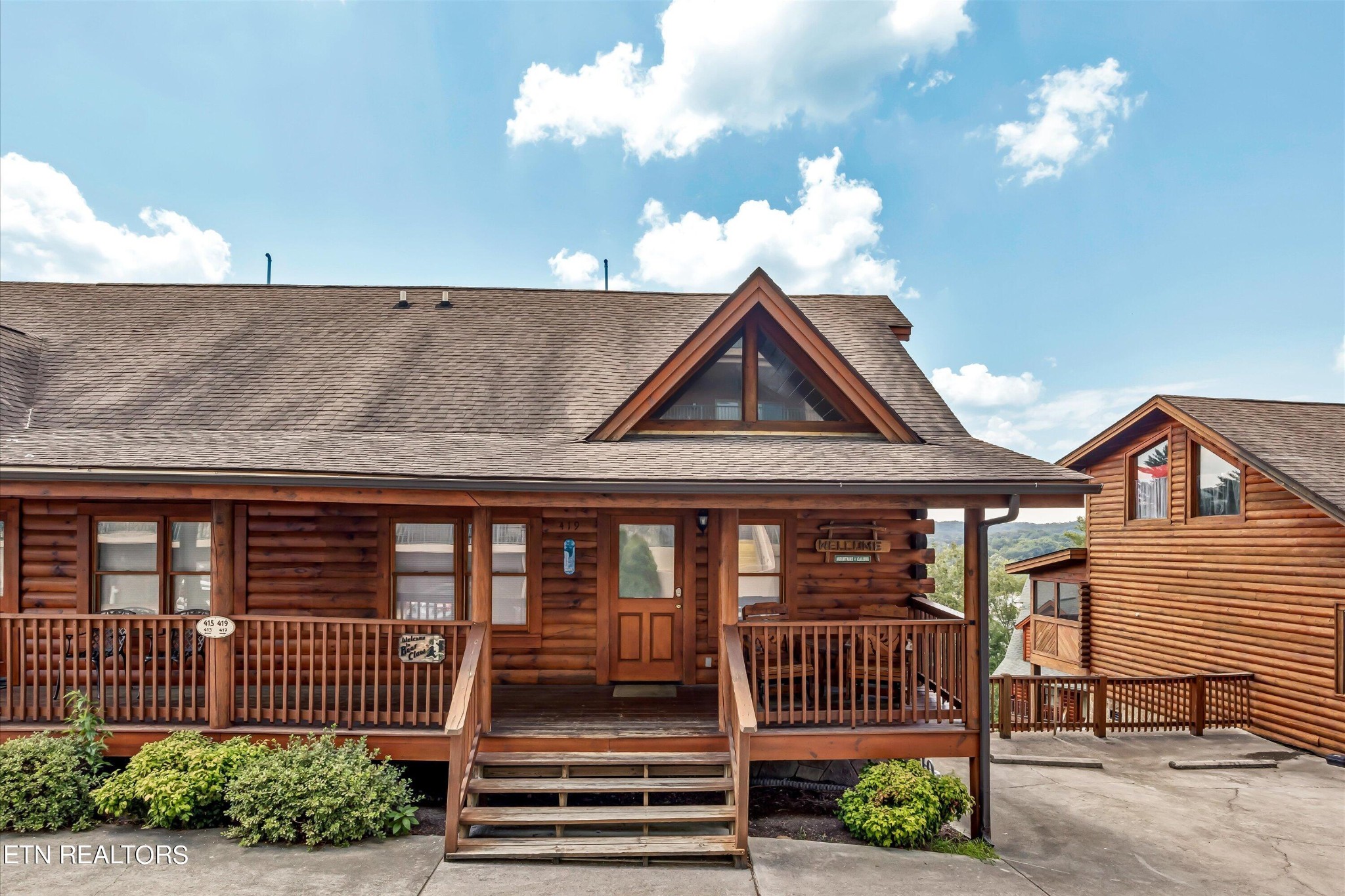 419 Big Bear Way Pigeon Forge, TN 37863 - Photo 2 of 31