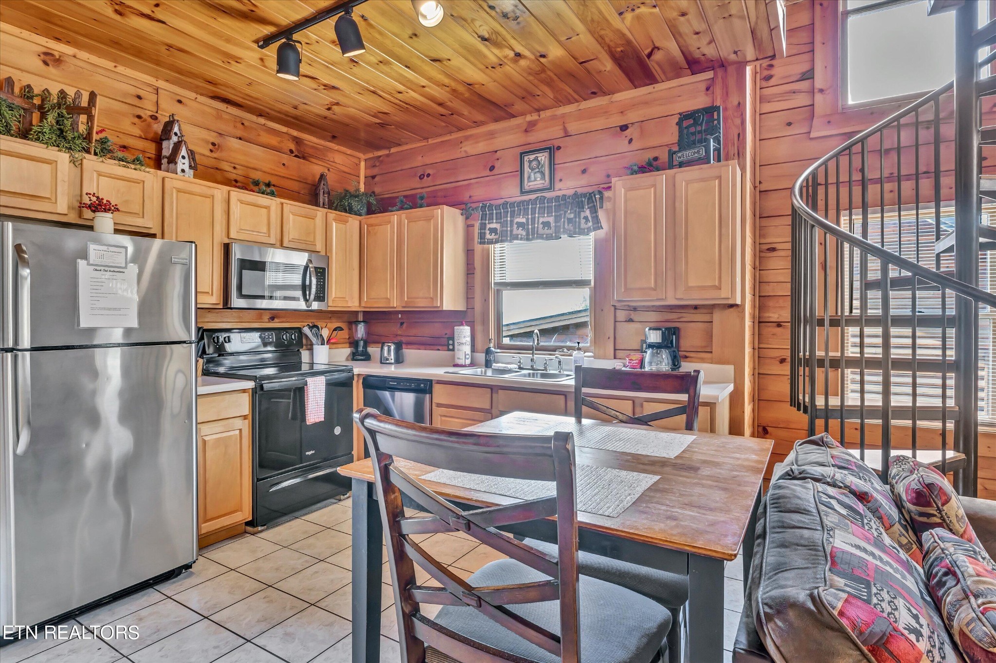 419 Big Bear Way Pigeon Forge, TN 37863 - Photo 7 of 31