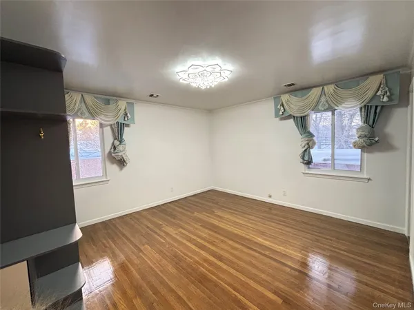 $1,280,000 | 105 Seaman Road, Jericho, NY 11753