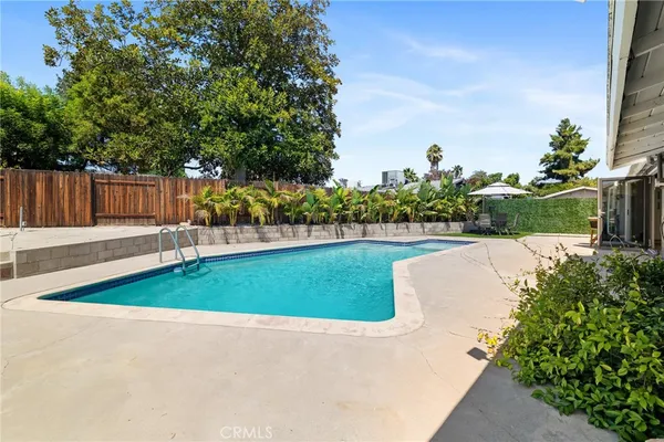 $999,999 | 19945 Gresham Street, Northridge, CA 91324