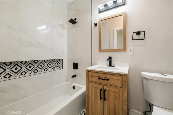 $999,999 | 19945 Gresham Street, Northridge, CA 91324