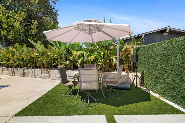 $999,999 | 19945 Gresham Street, Northridge, CA 91324