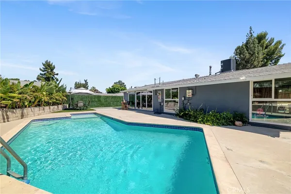 $999,999 | 19945 Gresham Street, Northridge, CA 91324