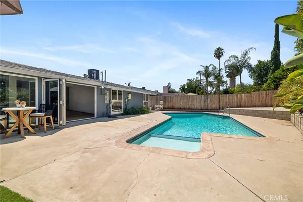 $999,999 | 19945 Gresham Street, Northridge, CA 91324