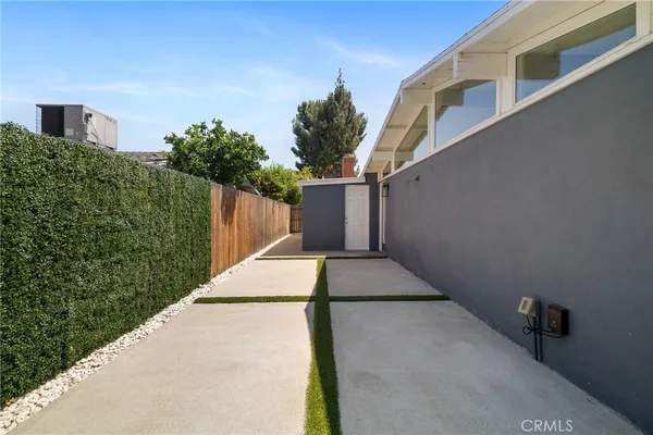$999,999 | 19945 Gresham Street, Northridge, CA 91324