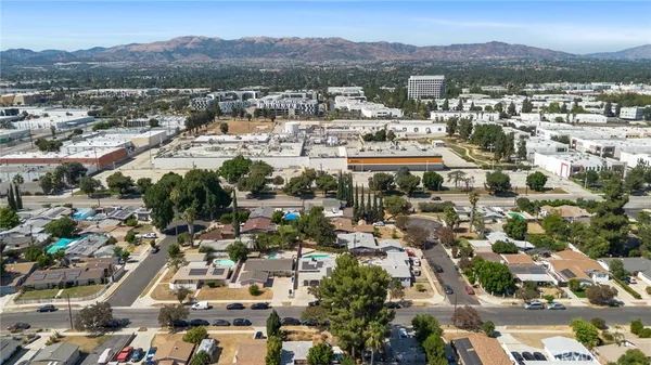 $999,999 | 19945 Gresham Street, Northridge, CA 91324