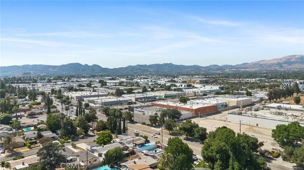 $999,999 | 19945 Gresham Street, Northridge, CA 91324