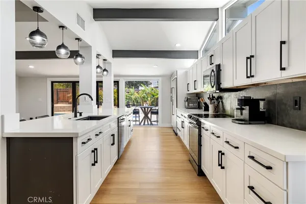 $999,999 | 19945 Gresham Street, Northridge, CA 91324