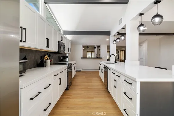 $999,999 | 19945 Gresham Street, Northridge, CA 91324