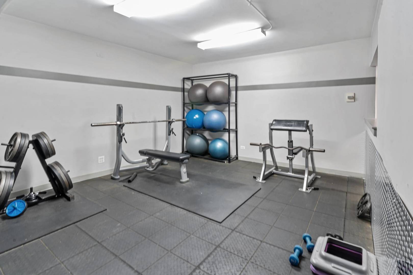 6301 North Sheridan Road, Unit 11N Chicago, IL 60660 - Photo 22 of 27 Gallery Image 22