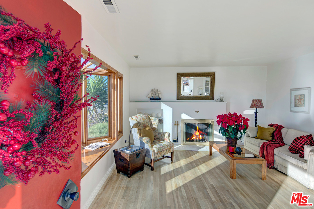 7214 Rindge Avenue Playa del Rey, CA 90293 - Photo 1 of 27