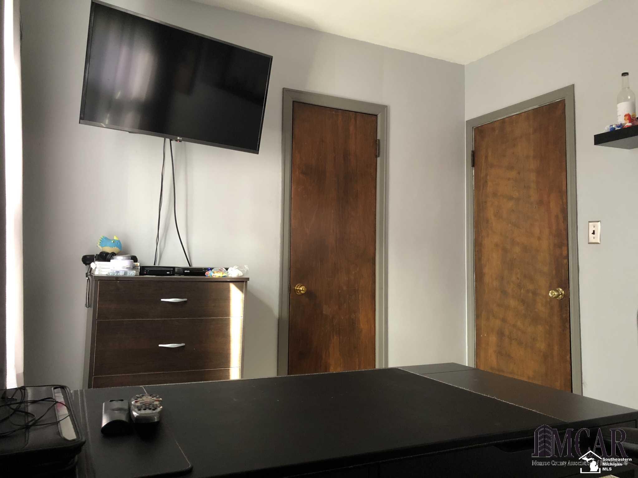 15445 Dayton Road Monroe, MI 48161 - Photo 18 of 23 21464410-17.JPG