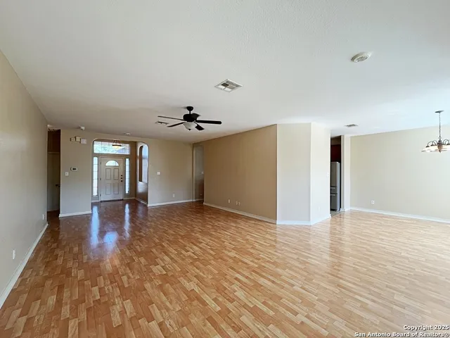 $2,050 | 24519 Alamosa Falls, San Antonio, TX 78255