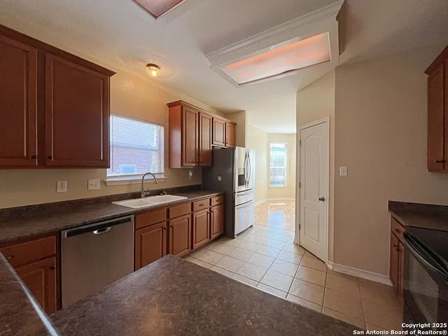 $2,050 | 24519 Alamosa Falls, San Antonio, TX 78255