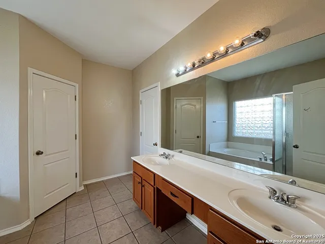 $2,050 | 24519 Alamosa Falls, San Antonio, TX 78255