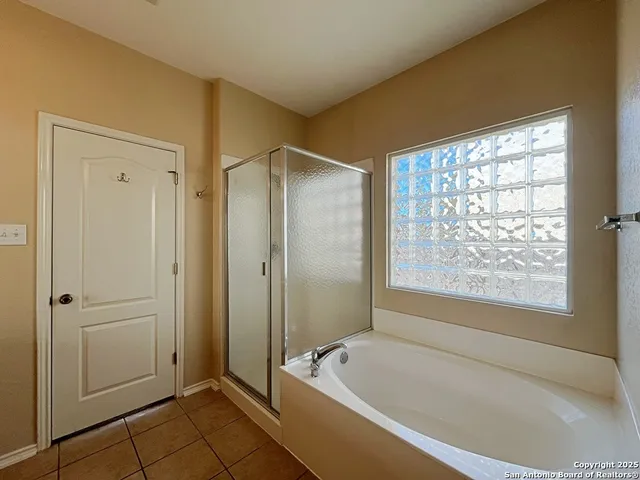 $2,050 | 24519 Alamosa Falls, San Antonio, TX 78255