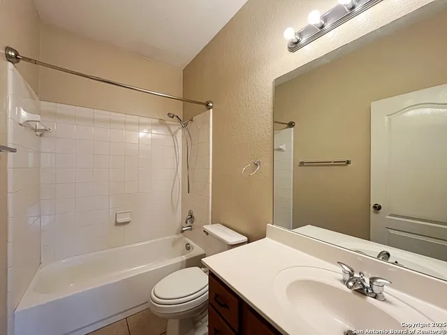 $2,050 | 24519 Alamosa Falls, San Antonio, TX 78255