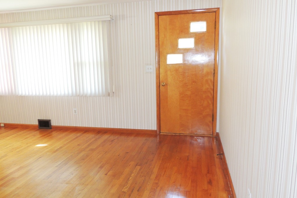 52 Gary Road Springfield, MA 01119 - Photo 3 of 20