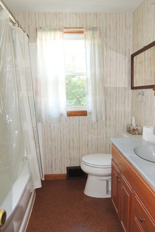 52 Gary Road Springfield, MA 01119 - Photo 9 of 20