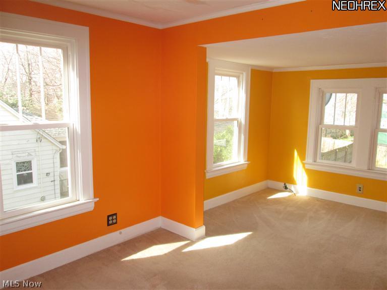 1368 Plainfield Road Cleveland, OH 44121 - Photo 3 of 12