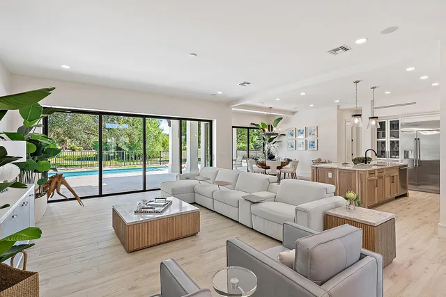 a view of yard with palm trees