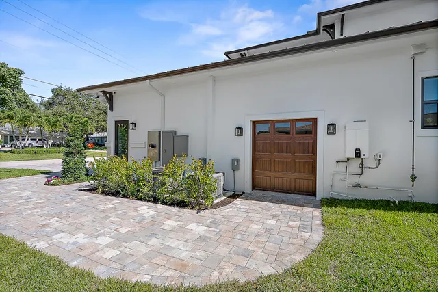$3,750,000 | 325 Fairway North, Tequesta, FL 33469