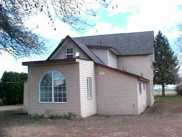 3112 South Wiley Road Yakima, WA 98903 - Photo 6 of 7 a front view of a house with a yard