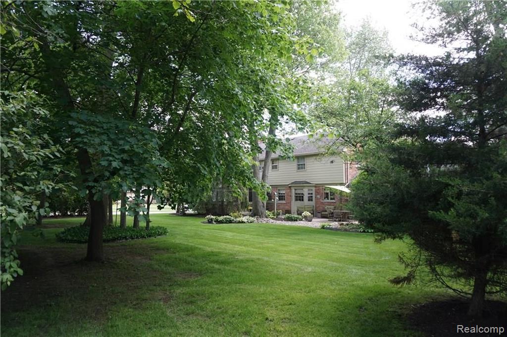 385 Beechview Drive Rochester, MI 48306 - Photo 9 of 56