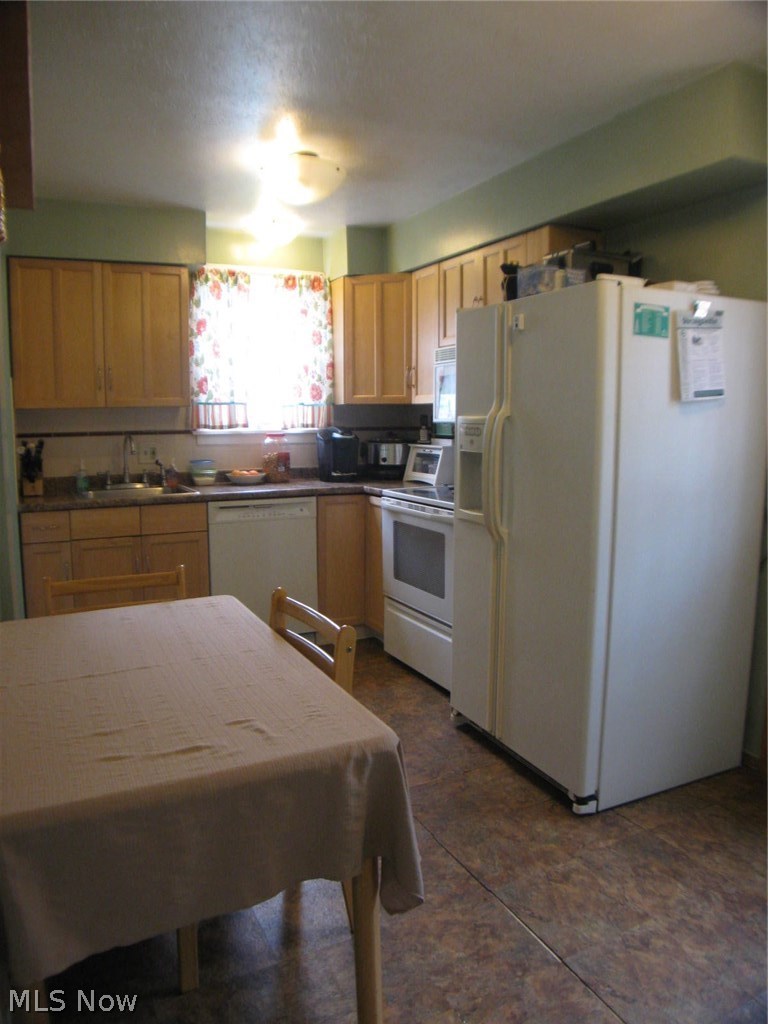 11651 Webster Road Strongsville, OH 44136 - Photo 6 of 28 Gallery Image 6
