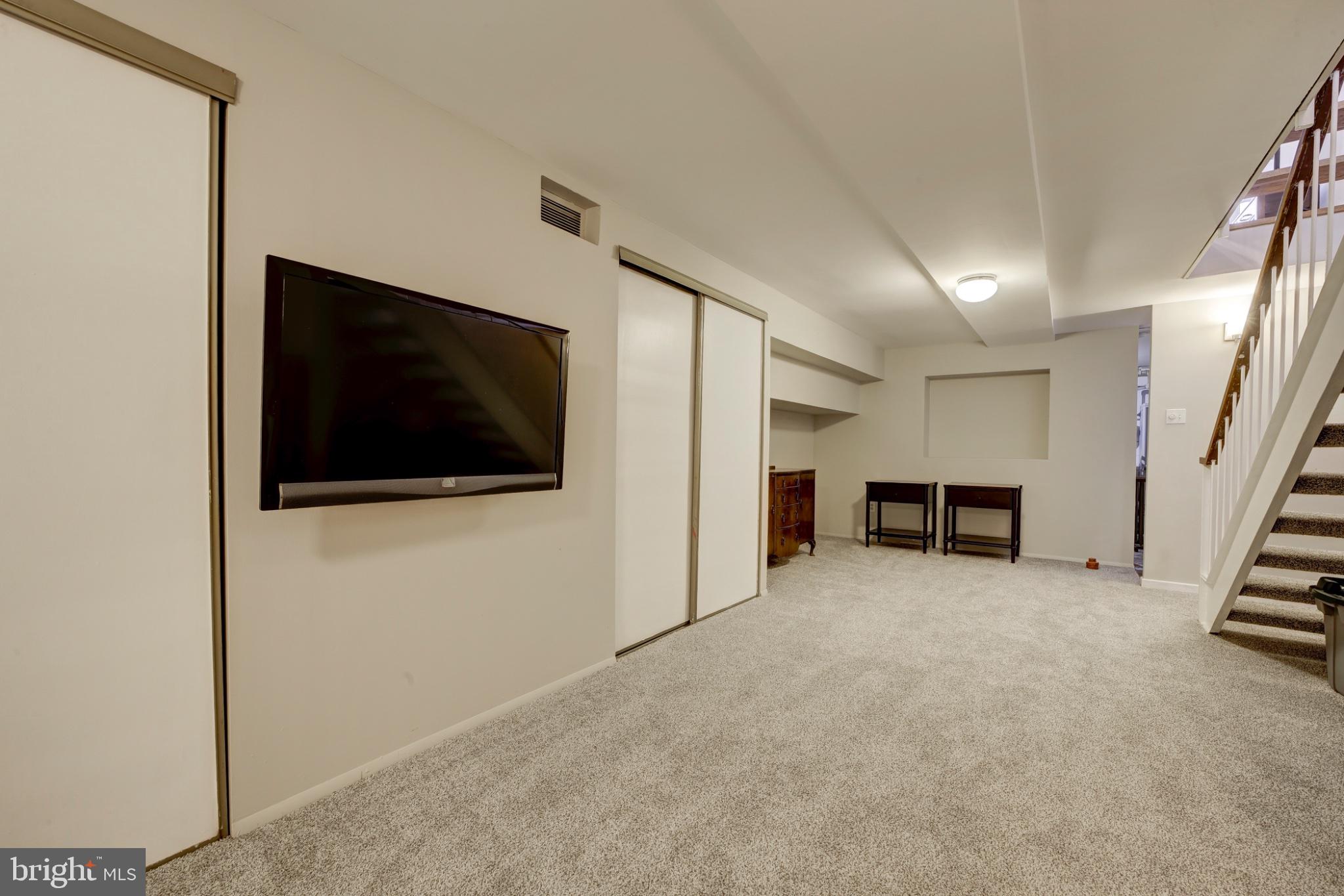 1273 Delaware Avenue Southwest Washington, DC 20024 - Photo 19 of 32 a view of a livingroom with an empty room