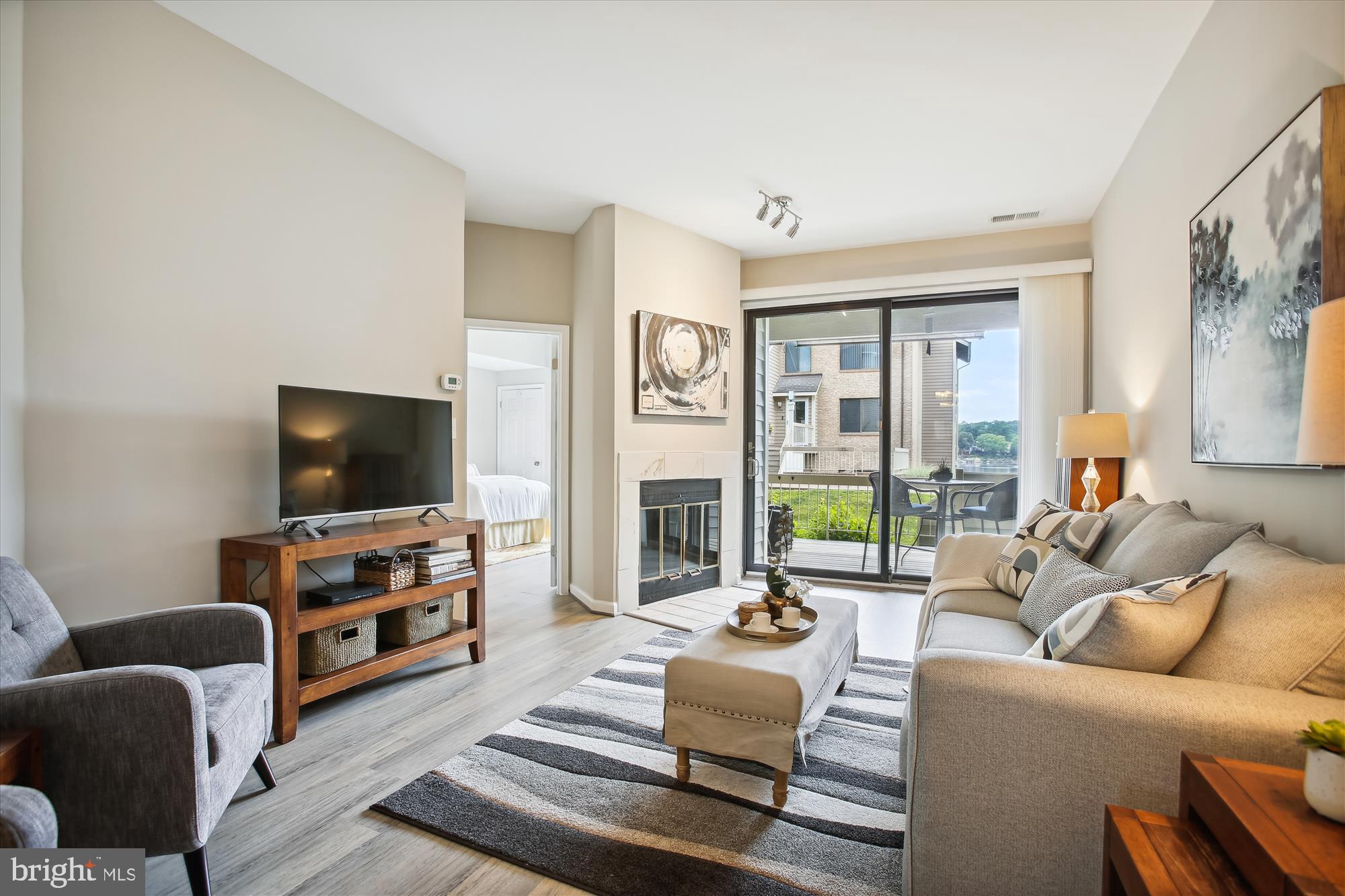 11208 Harbor Court, Unit 1208 Reston, VA 20191 - Photo 16 of 51 Living Room
