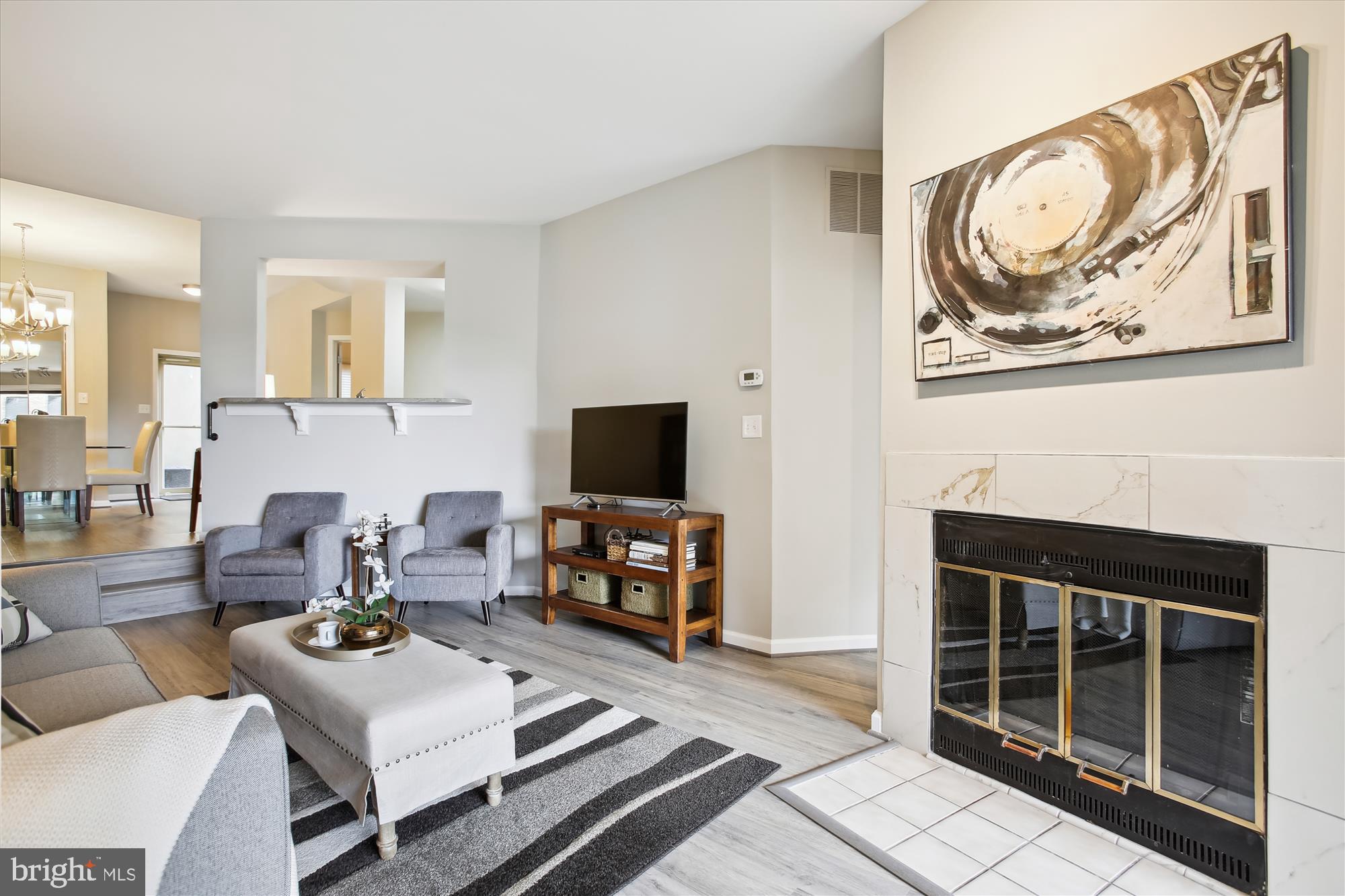 11208 Harbor Court, Unit 1208 Reston, VA 20191 - Photo 17 of 51 Living Room